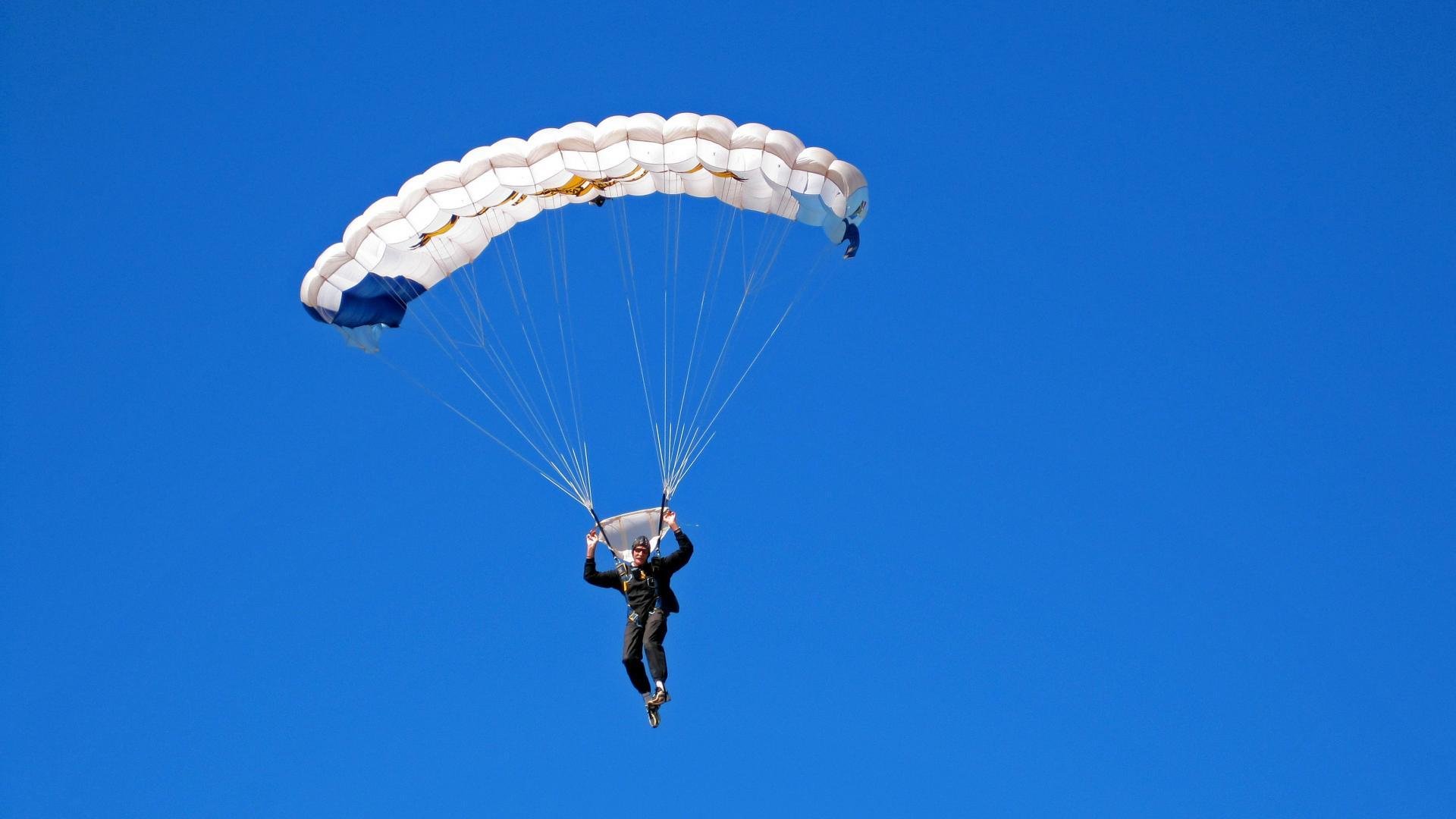 全国高校滑雪联赛总决赛在吉林举行，全国大学生高山滑雪比赛