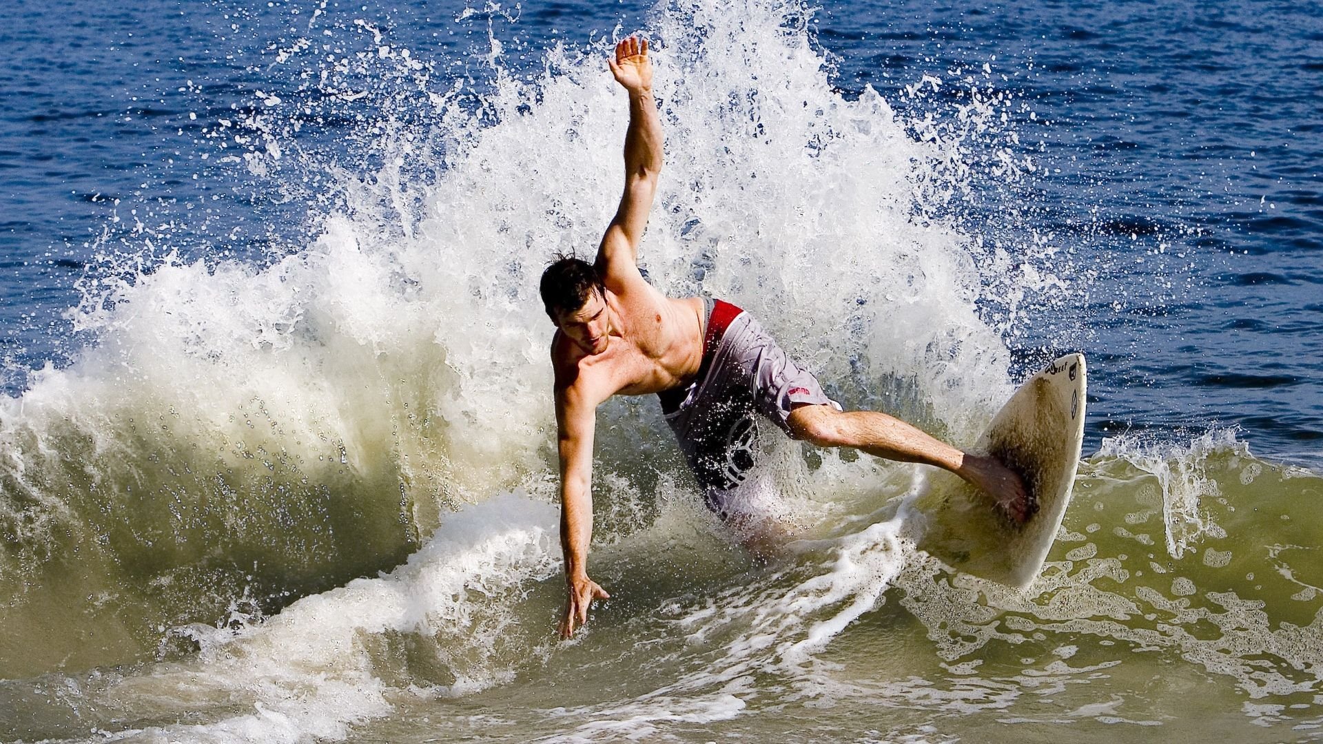广东队通过高位挡拆频繁制造得分机会，广东队战术集锦